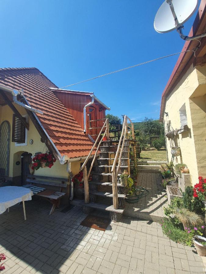 Dalia Apartmanok Csopak Exterior photo